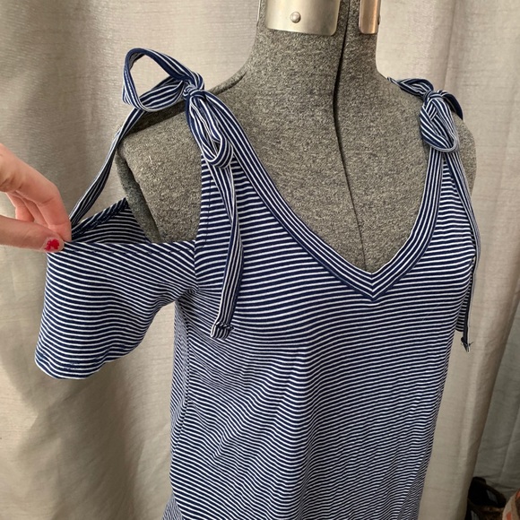 Top - Picture 2 of 3